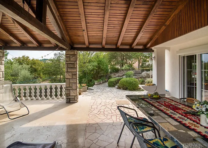 Lucy Prázdninový dům *